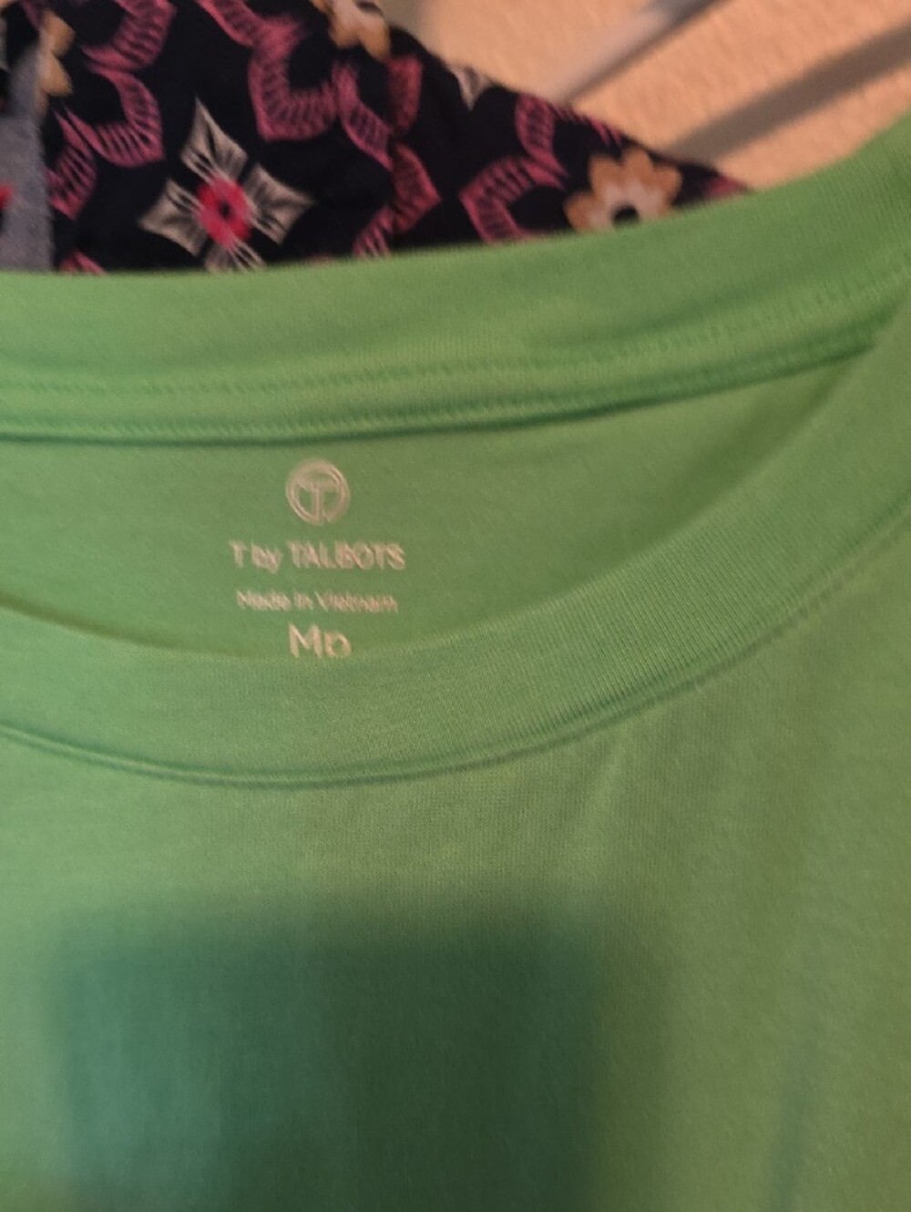 Womens Bundle Sz Med 4 Shirts - Picture 5 of 12